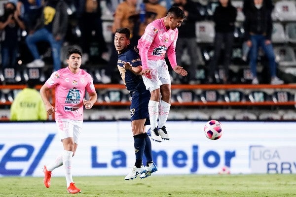 Cristian Battocchio con Pumas frente a Pachuca