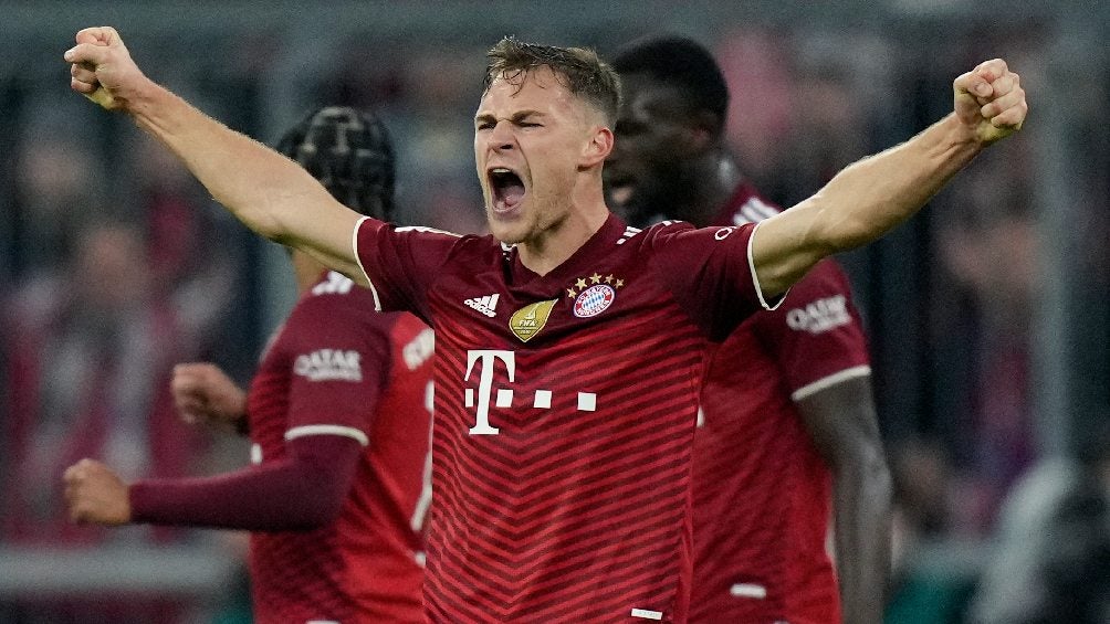 Joshua Kimmich festejando con el Bayern Munich en la Bundesliga