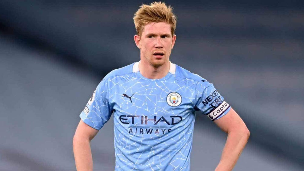 Kevin De Bruyne durante un duelo con el Manchester City 