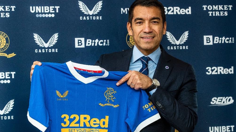 Gio van Bronckhorst presentado como nuevo DT de Rangers