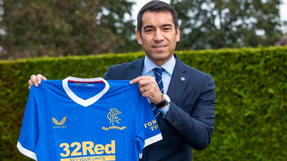 Gio van Bronckhorst presentado como DT de Rangers