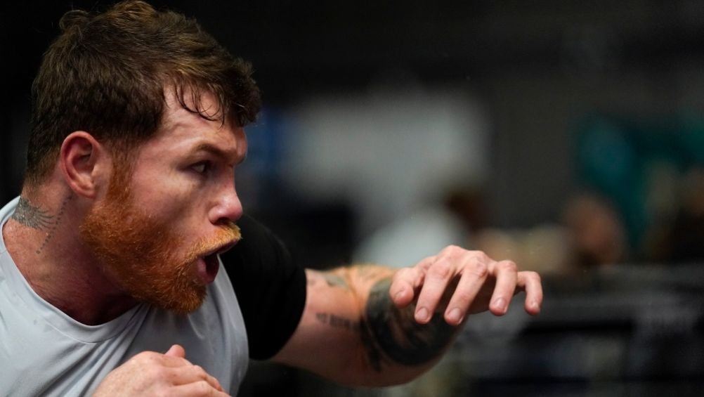 Canelo Álvarez en un entrenamiento