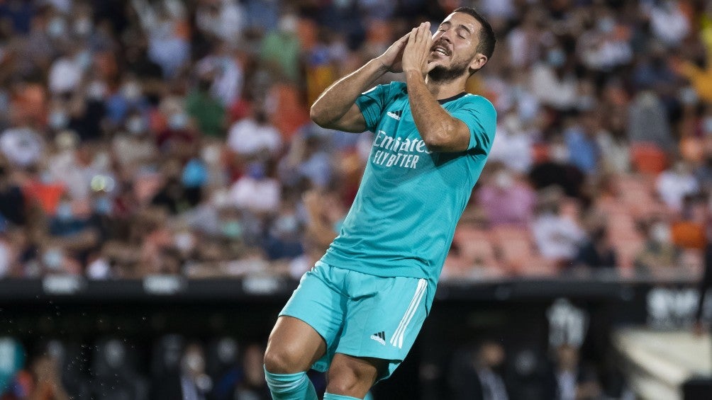 Eden Hazard lamentándose durante un partido con el Real Madrid  