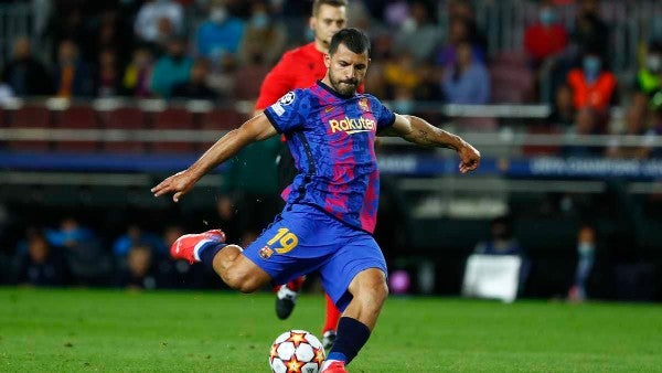  'Kun' Agüero en acción con el Barcelona