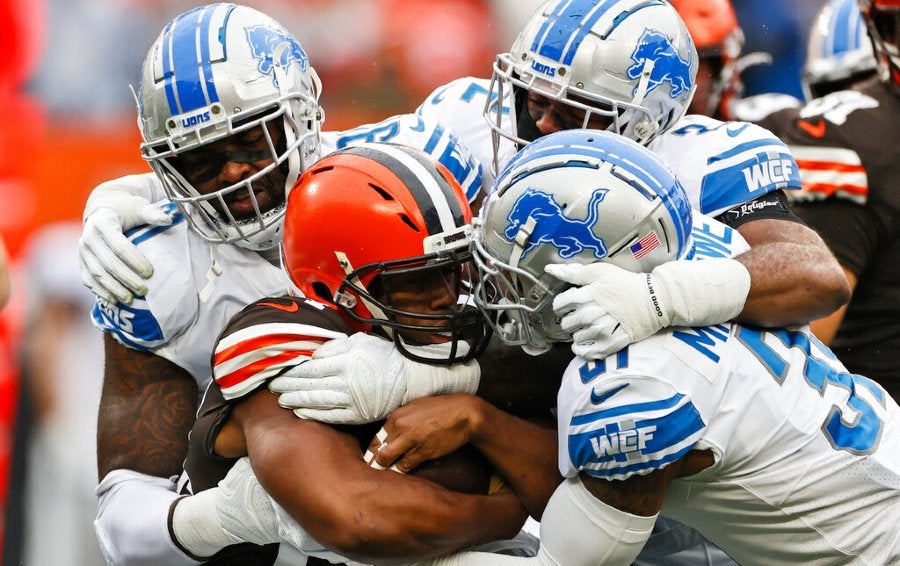 Chubb ante la defensiva de Lions