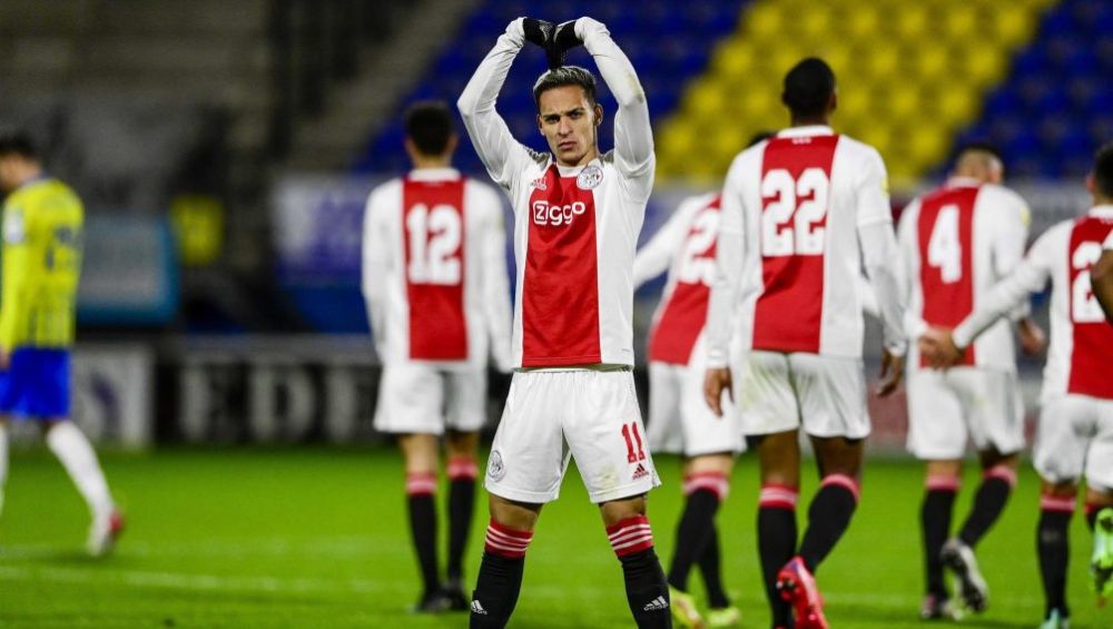 Anthony en festejo con Ajax