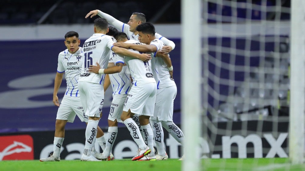 Rayados celebra frente a Cruz Azul