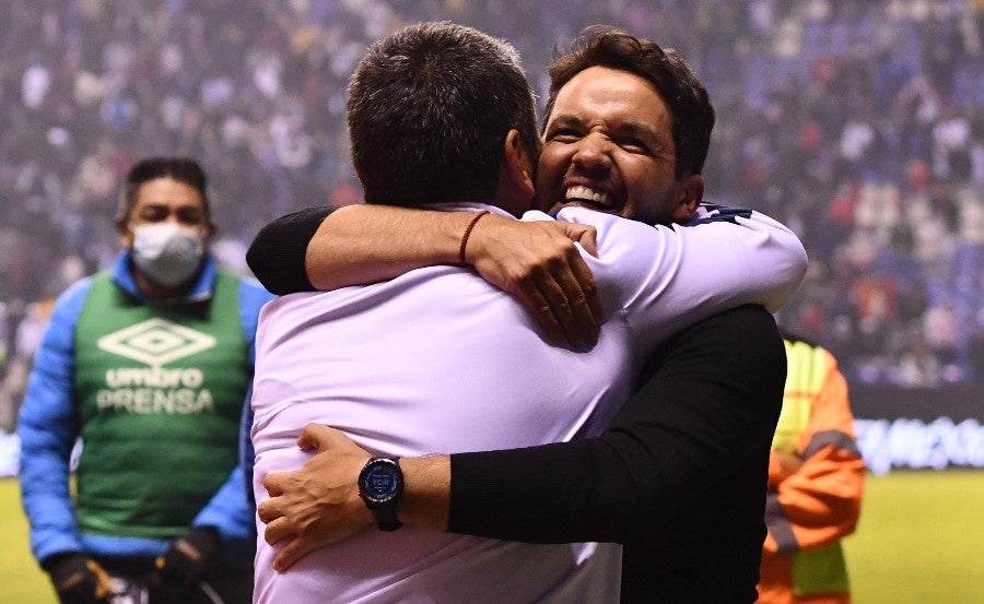 Nicolás Larcamón celebra pase a Liguilla