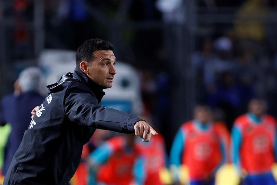 Lionel Scaloni durante un partido con Argentina