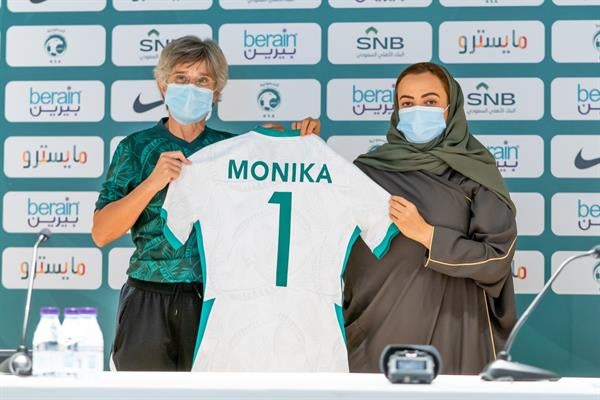 La primera seleccionadora nacional de Arabia Saudí, la alemana Monika Staab