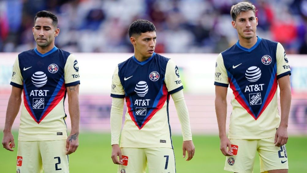 Luis Fuentes, Leo Suárez y Mauro Lainez previo a un partido