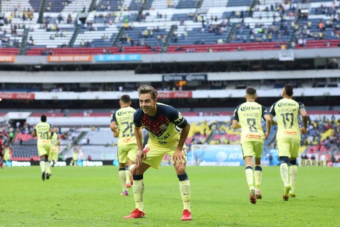 Sebastián Córdova en festejo con América