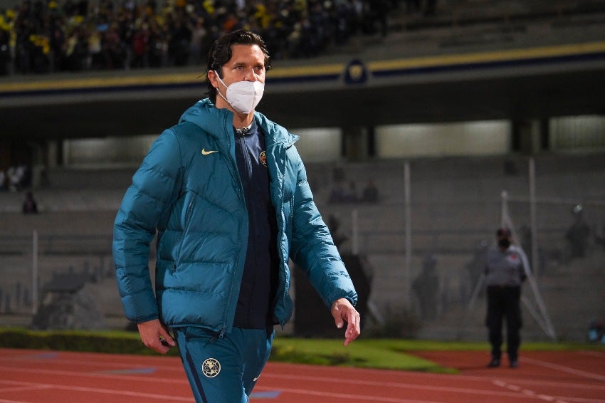 Solari en el partido entre Pumas y América