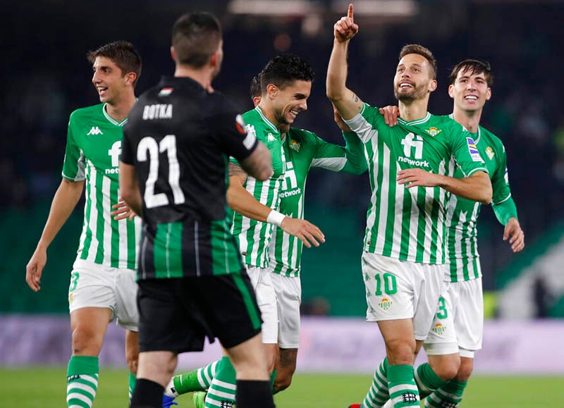 Canales festeja su anotación ante el Ferencvaros