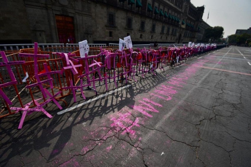 Manifestación en Palacio Nacional contra la violencia hacia la mujer