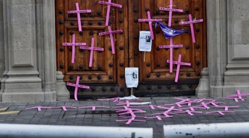 Manifestación en Palacio Nacional contra la violencia hacia la mujer