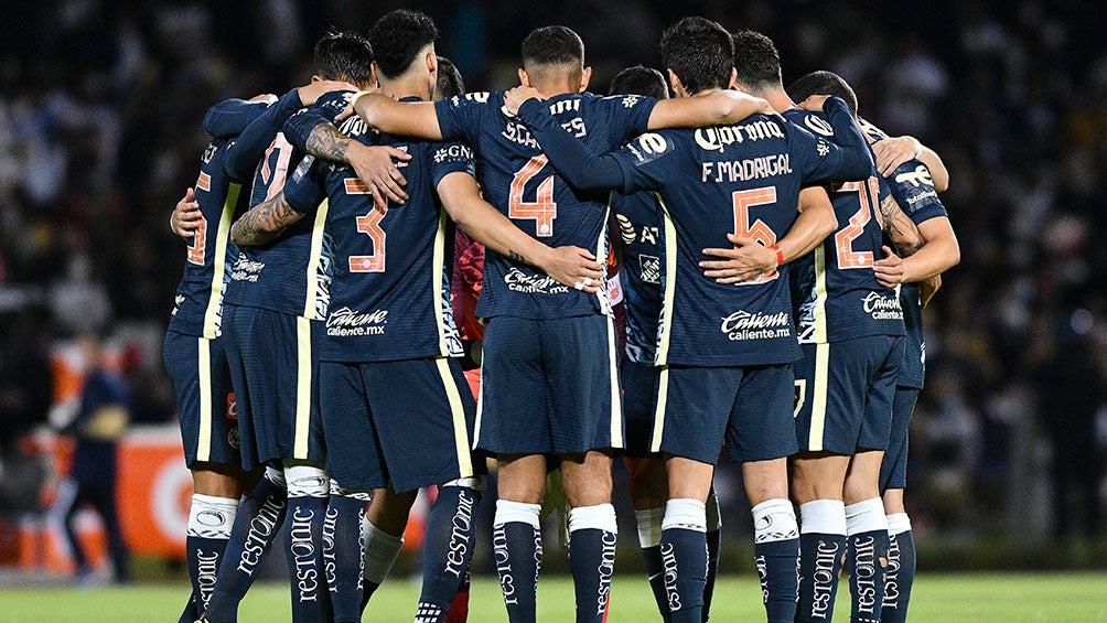 Jugadores de América previo al partido ante Pumas