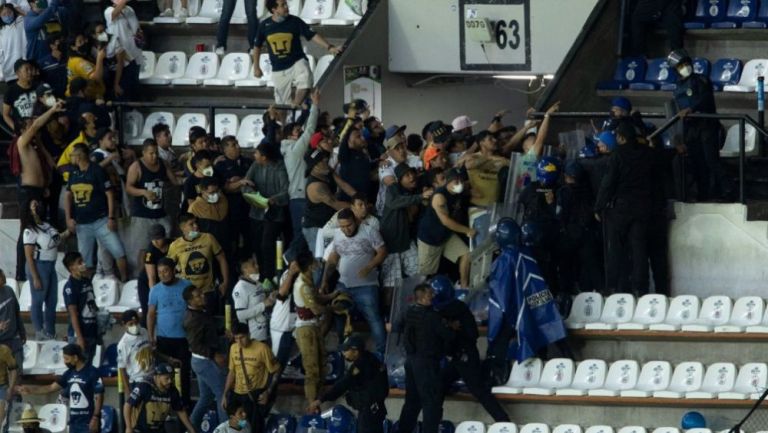 Afición auriazul causando disturbios en su última visita al Azteca