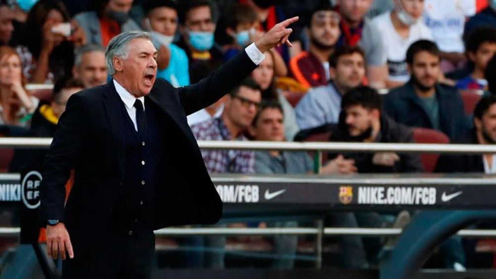 Ancelotti dirige a sus pupilos