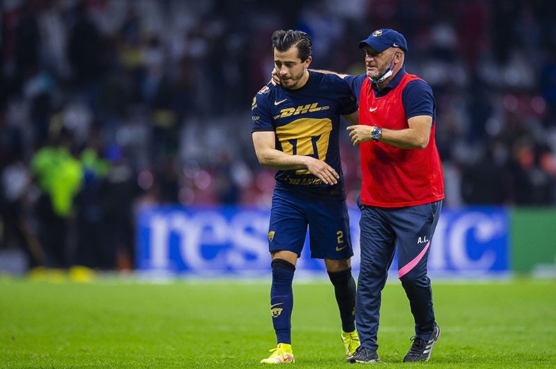 Andrés Lillini and Mozo after the duel against América 