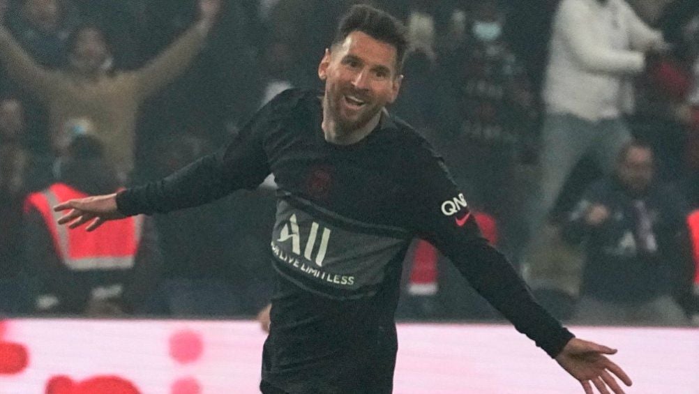 Lionel Messi en festejo con PSG