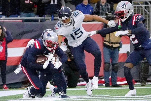 Patriots frente a Titans