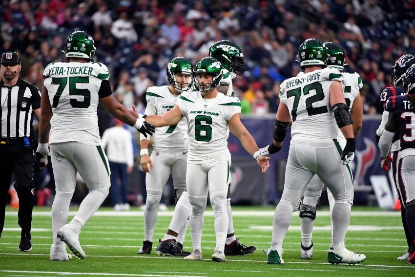 Jugadores de los Jets festejando un gol de campo