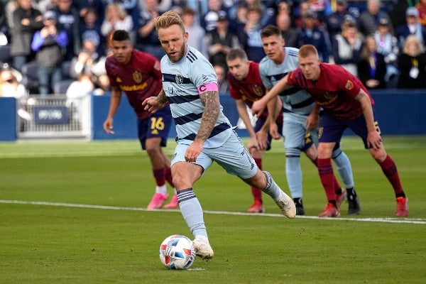 Real Salt Lake en acción contra el Sporting de Kansas City