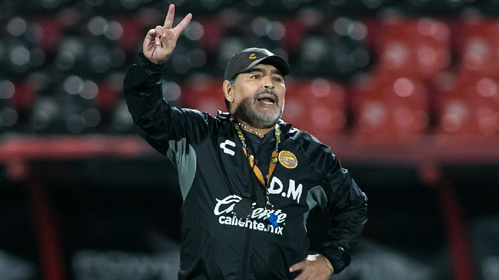 Diego Armando Maradona dirigiendo a Dorados en el Ascenso MX