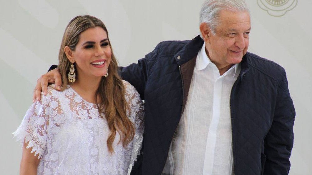 Evelyn Salgado junto con Andrés Manuel López Obrador