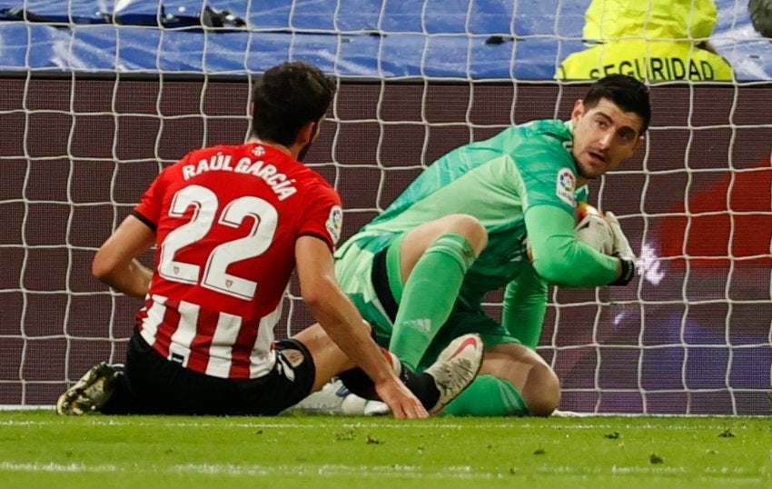 Thibaut Courtois salvando su meta ante el Athletic Club