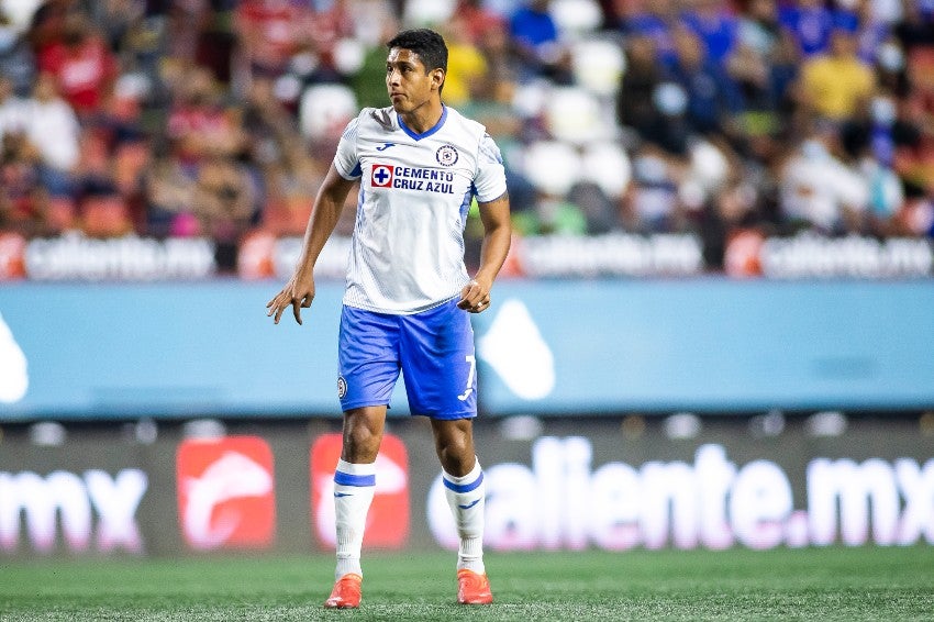 Luis Romo en un partido de Cruz Azul