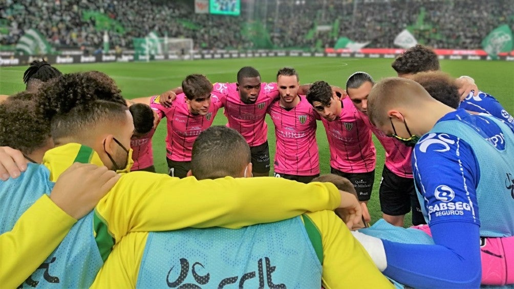 Jugadores del Club Deportivo Tondela previo a partido