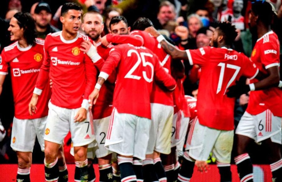 Jugadores del Manchester celebrando gol