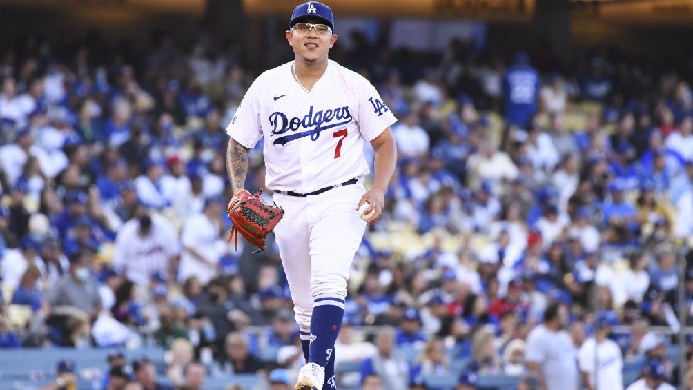 Julio Urías durante partido con los Dodgers