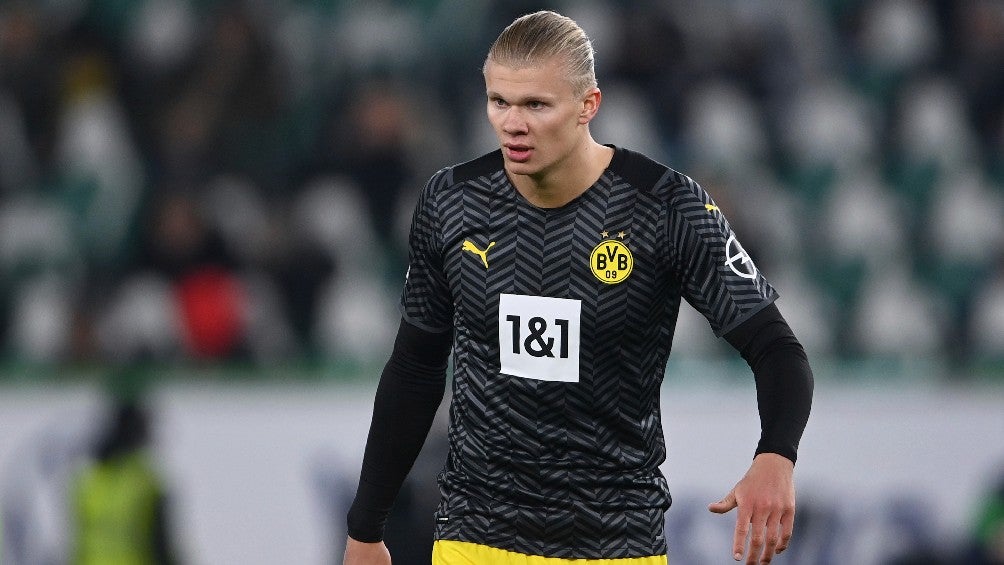 Erling Haaland jugando partido con el Borussia Dortmund