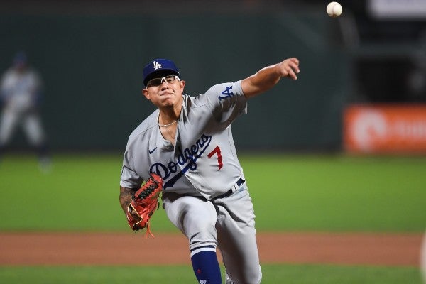 Julio Urías como pitcher de los Dodgers