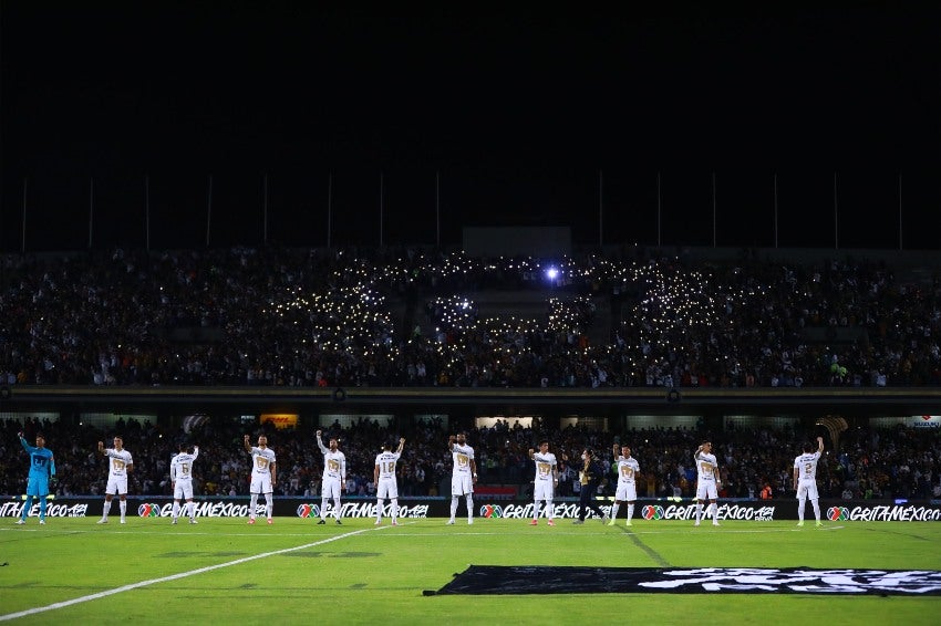 Jugadores de Pumas previo al juego ante América