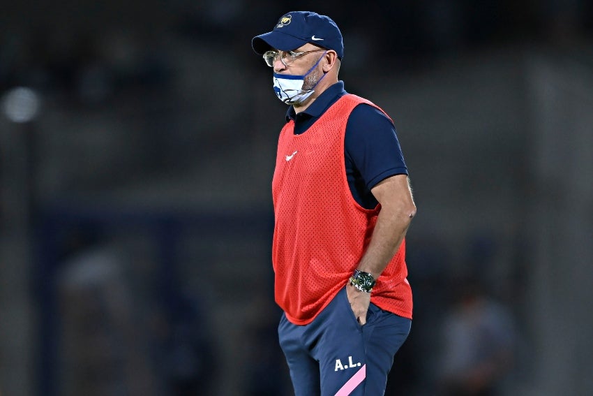 Andrés Lillini en un partido de Pumas