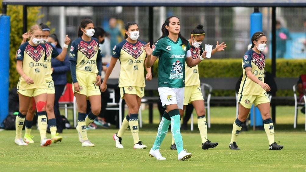 Jugadoras de América y León en un partido