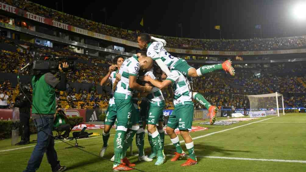 Jugadores de Santos en festejo