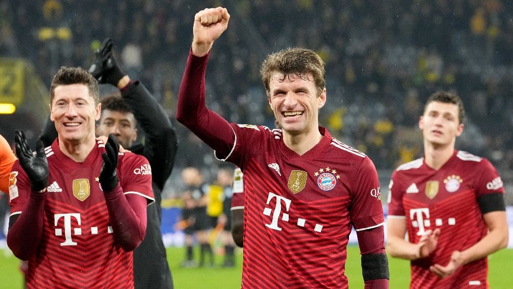 Bayern Munich festejando victoria ante el Borussia Dortmund