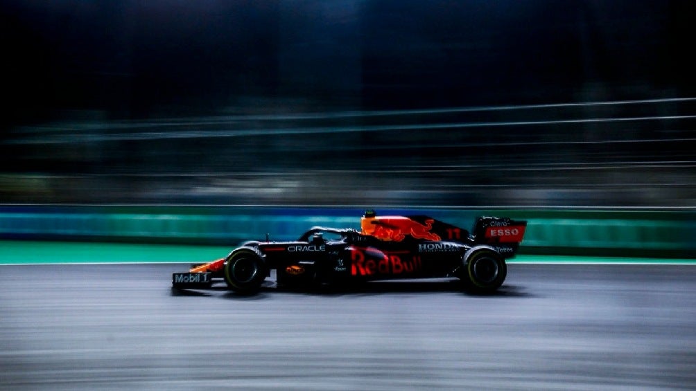 Checo Pérez durante prácticas del GP de Arabia Saudita