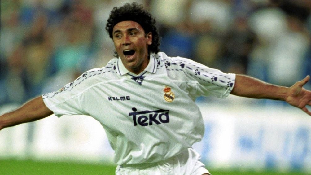 Hugo Sánchez en un juego con el Real Madrid 