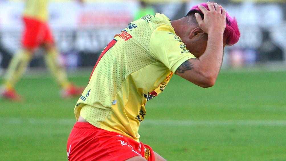 Jugador del Morelia reacciona durante partido