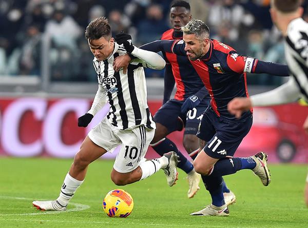 Paulo Dybala en acción ante Genoa