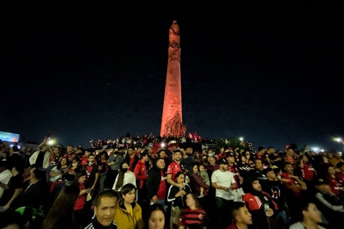 Fans de Atlas en la Glorieta de los Niños Héroes