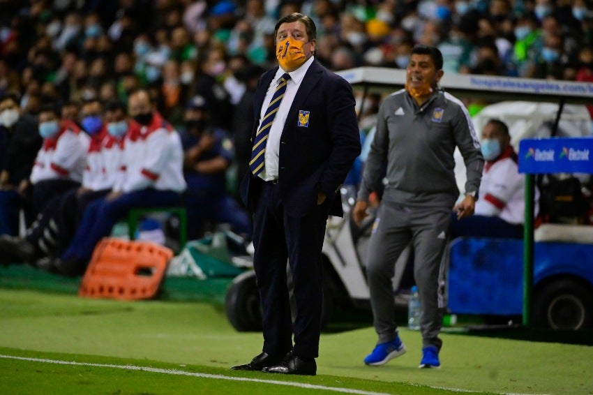 Miguel Herrera en la Semifinal de Vuelta entre Tigres y León