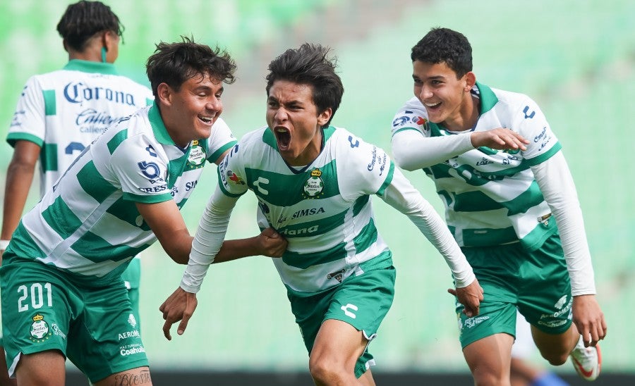 Laguneros celebran gol en la Final Sub 20