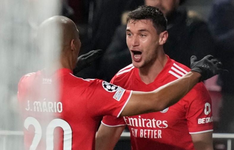 Jugadores del Benfica en festejo de gol